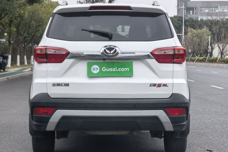 北汽幻速S3 2016款 S3L 1.5L 手动尊贵型车身外观6004