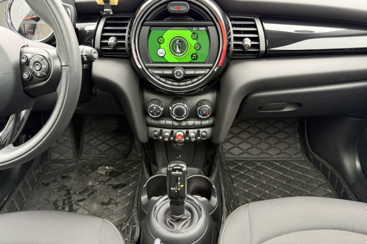 MINI 2019款 1.5T ONE PLUS中控内饰7001