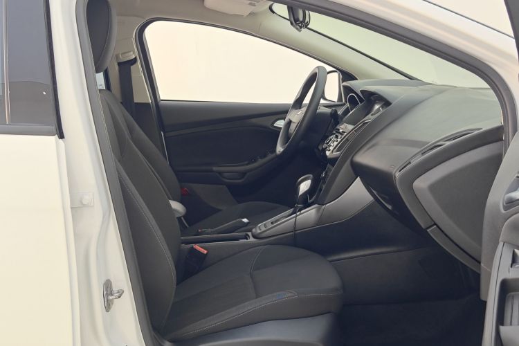 福特 福克斯 2018款 两厢经典 1.6L 自动舒适型智行版中控内饰7010