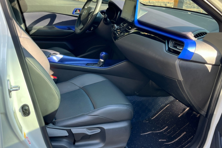 丰田C-HR 2020款 2.0L 领先版中控内饰7006