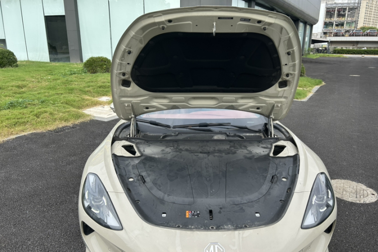 名爵 MG Cyberster 2024款 520km 传奇四驱红篷版车身外观6010