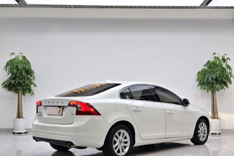 沃尔沃S60 2018款 S60L T3 智进版车身外观6007