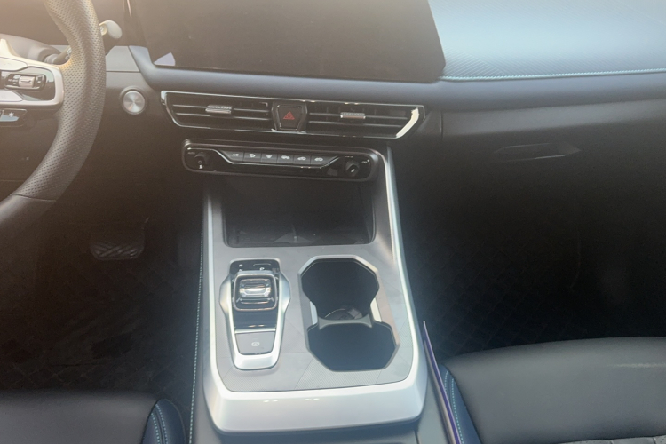 广汽传祺 传祺GS3 2023款 影速 270T 劲智版中控内饰7004