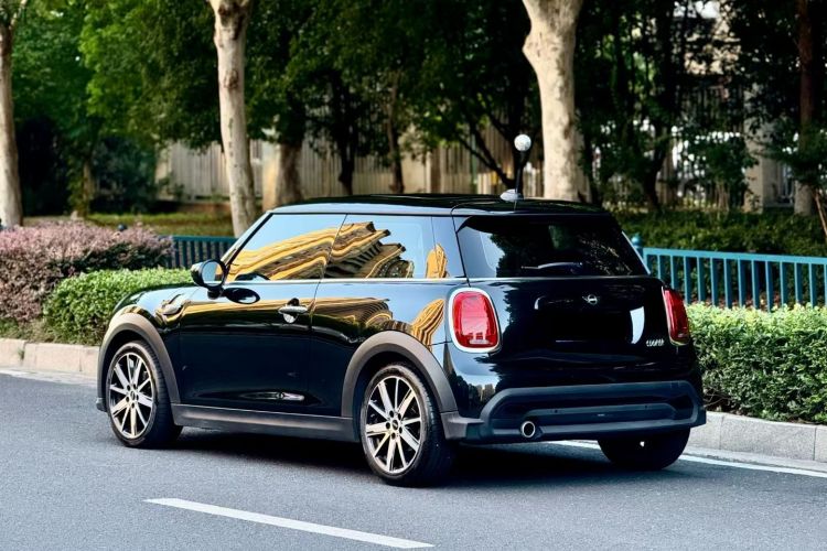 MINI 2023款 改款 1.5T COOPER 艺术家车身外观6004