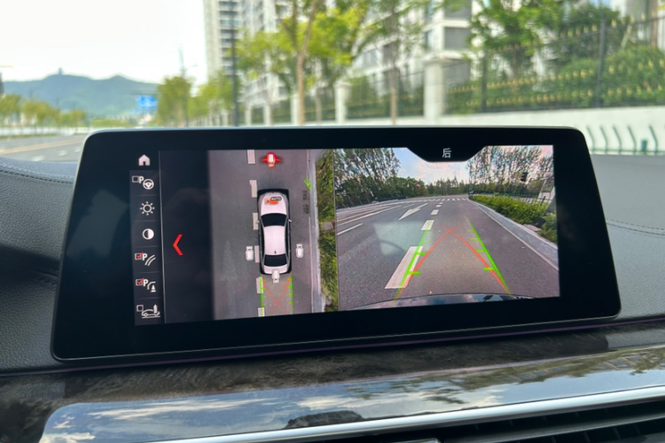 宝马5系 2019款 530Li 尊享型 M运动套装中控内饰7007