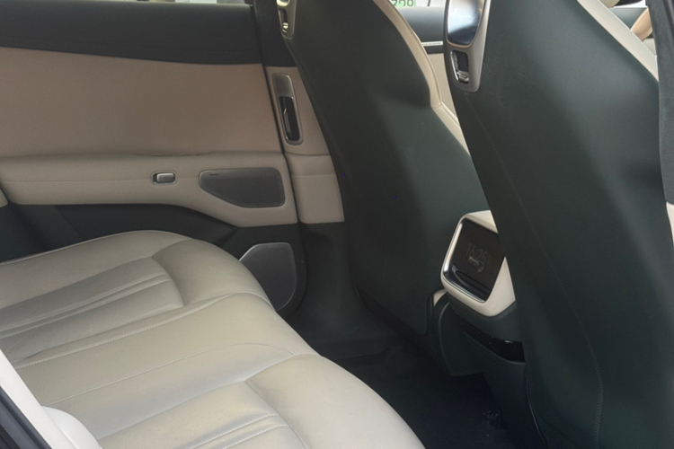 小米汽车 小米YU7 2025款 超长续航高性能四驱Max版中控内饰7003