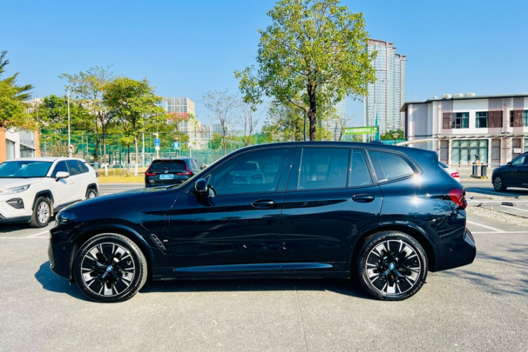 宝马iX3 2022款 改款 创领型车身外观6006