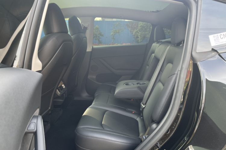 特斯拉 Model Y 2022款 改款 后轮驱动版中控内饰7002