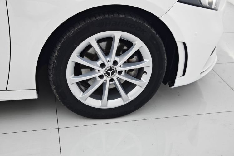 奔驰A级 2019款 A 200 L 运动轿车车身外观6005