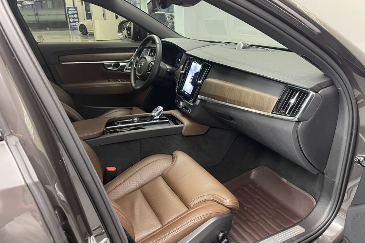 沃尔沃V90 2024款 Cross Country B5 AWD 智尊版中控内饰7005