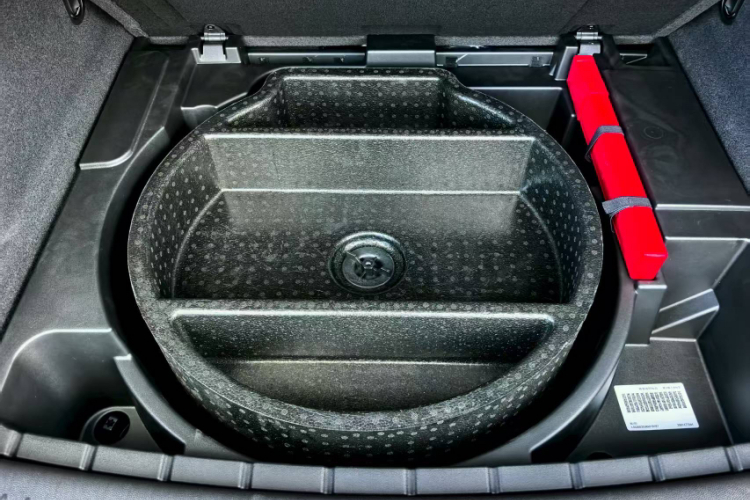 凯迪拉克XT4 2024款 改款 25T 两驱都会型车身外观6007