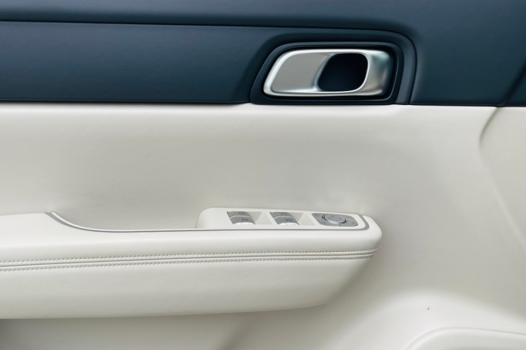 理想汽车 理想ONE 2021款 增程6座版中控内饰7002