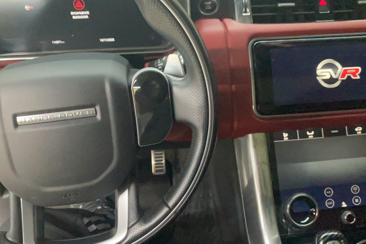 路虎 揽胜运动版 2022款 3.0 L6 耀黑版中控内饰7003