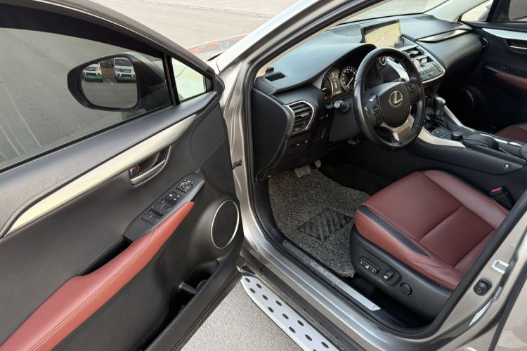 雷克萨斯NX 2015款 300h 前驱 锋尚版中控内饰7002