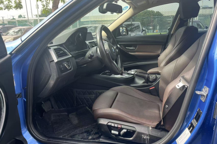 宝马3系 2019款 320Li M运动套装中控内饰7007