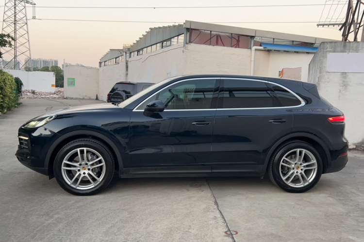 保时捷 2022款 Cayenne 3.0T 铂金版车身外观6002