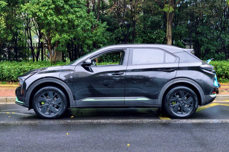 哪吒汽车 2023款 哪吒U-Ⅱ 挑战版 500 磷酸铁锂车身外观6002