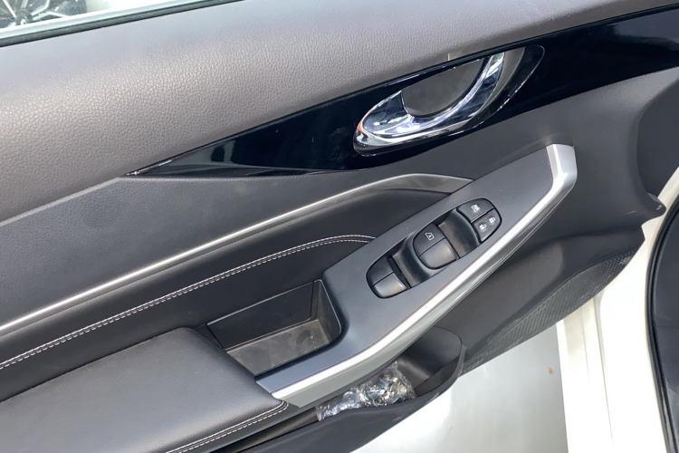 启辰D60 2023款 PLUS 1.6L XL CVT悦领版中控内饰7002