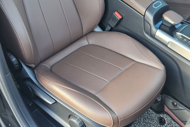 奔驰GLB 2023款 GLB 220 动感型中控内饰7006