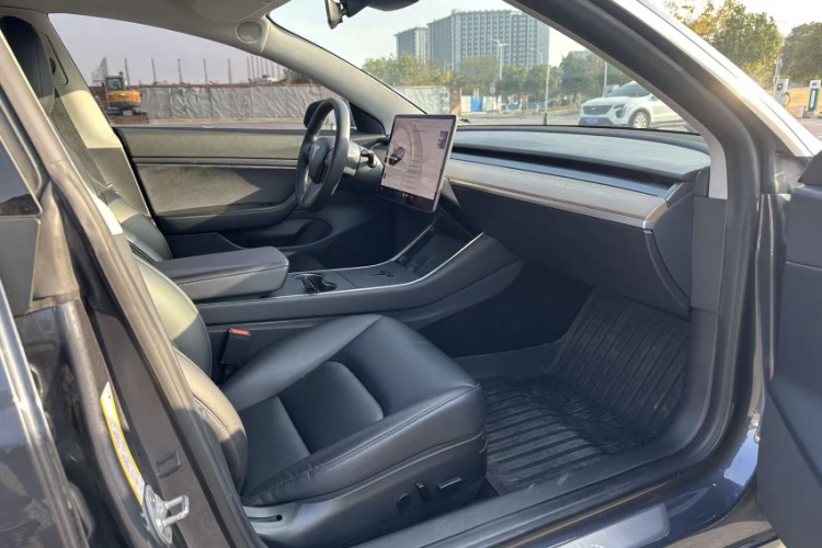 特斯拉 Model 3 2020款 标准续航后驱升级版中控内饰7002