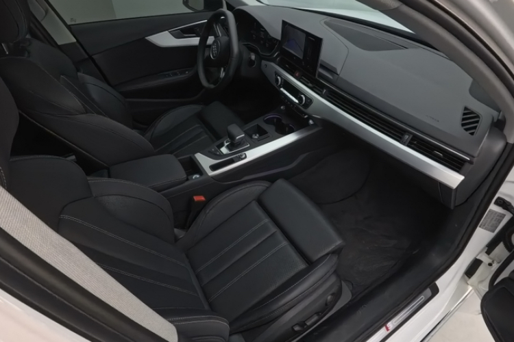 奥迪A4L 2022款 40 TFSI 豪华动感型中控内饰7006