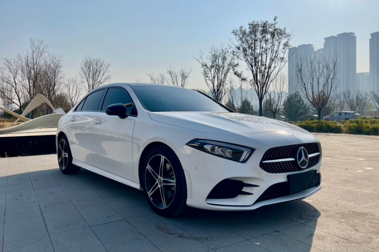奔驰A级 2020款 A 220 L 4MATIC 运动轿车车身外观6002