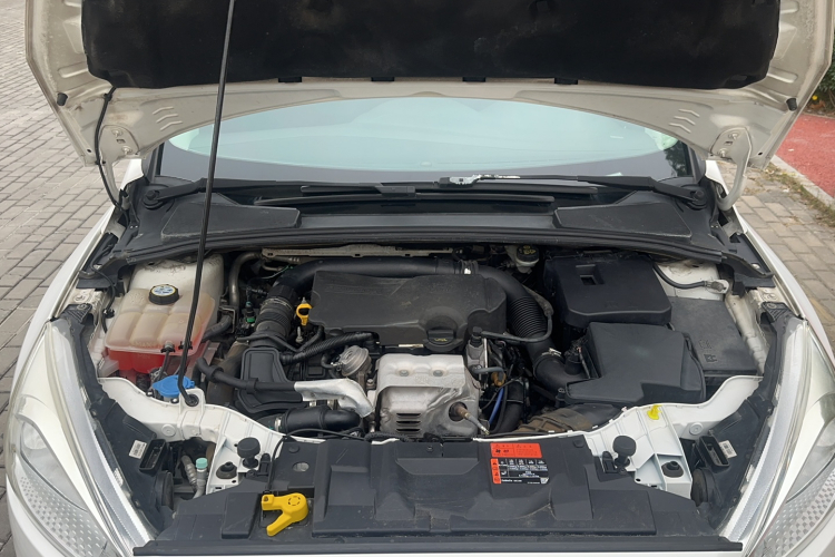 福特 福克斯 2015款 三厢 EcoBoost 125 自动超能风尚型局部细节24