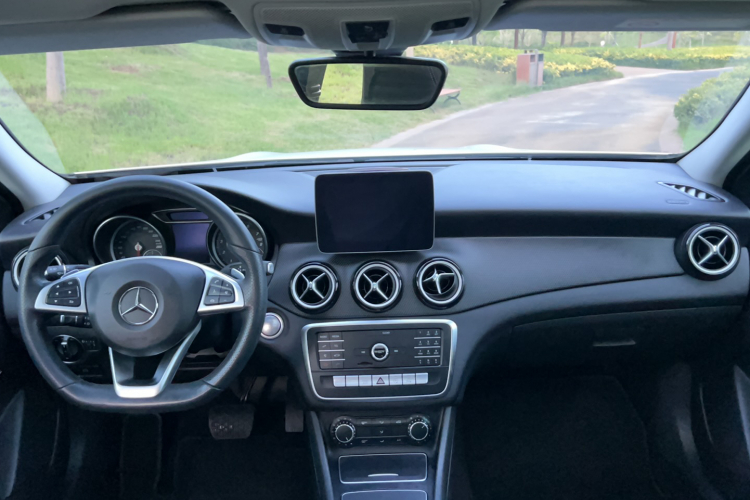奔驰GLA 2019款 GLA 200 动感型中控内饰7002
