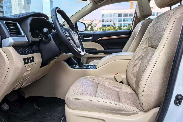 丰田 汉兰达 2018款 2.0T 四驱至尊版 7座 国VI中控内饰7003