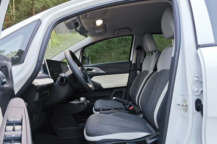 吉利几何E萤火虫 2024款 301km 星光局部细节19