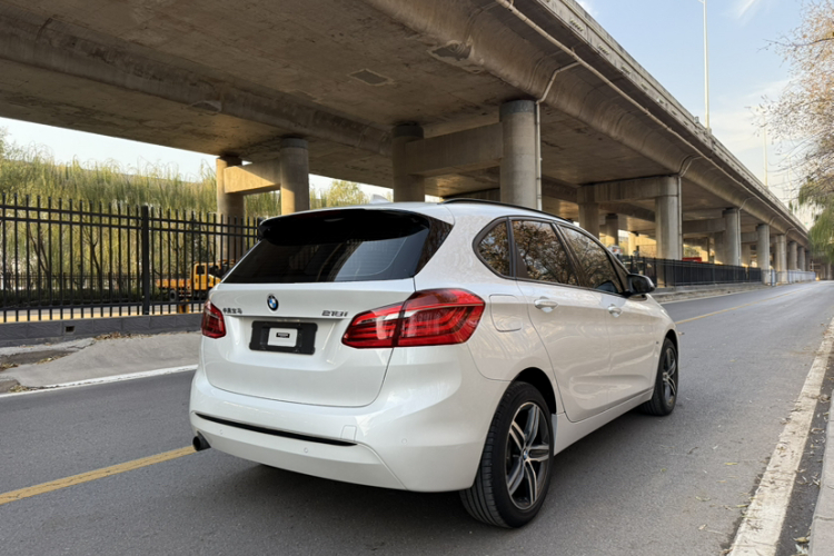 宝马2系旅行车 2016款 218i 运动设计套装车身外观6002