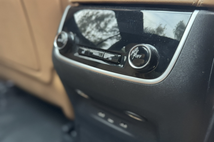 理想汽车 理想ONE 2021款 增程6座版中控内饰7011