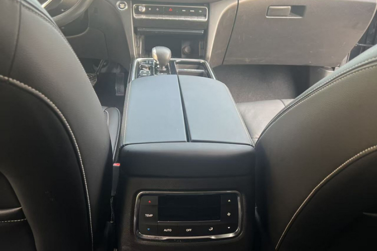 广汽传祺 传祺GS8 2020款 390T 两驱豪华智联版（七座）中控内饰7013