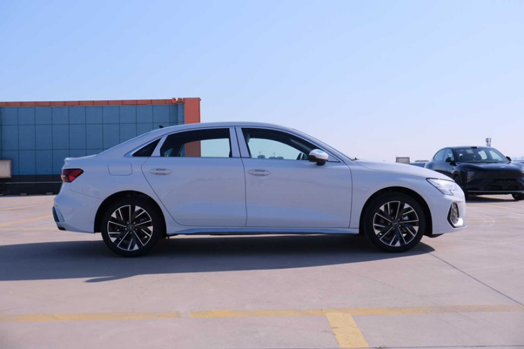 奥迪A3 2025款 A3L Limousine 35TFSI 飞驰尊享型 +豪华臻选包车身外观6004