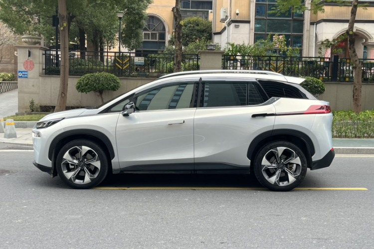 埃安 AION V 2022款 Plus 80 领袖版 三元锂车身外观6004