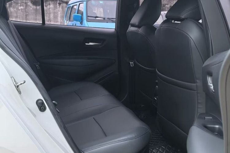 丰田 雷凌 2023款 智能电混双擎 1.8L 豪华版中控内饰7001