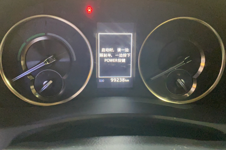 丰田 埃尔法 2020款 双擎 2.5L 豪华版中控内饰15