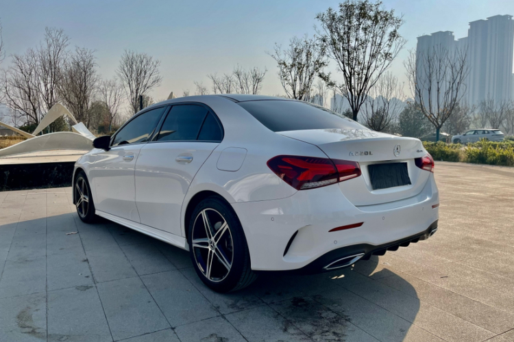 奔驰A级 2020款 A 220 L 4MATIC 运动轿车车身外观6003