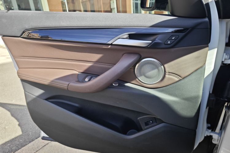 宝马X2 2023款 sDrive25i M运动曜夜版中控内饰7013