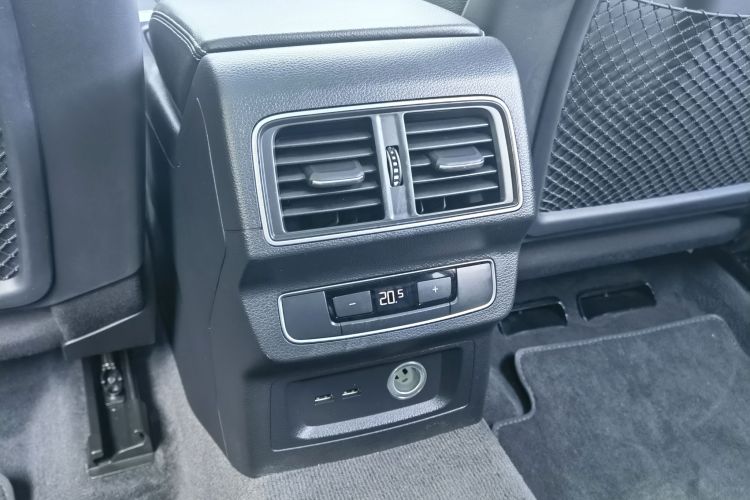 奥迪Q5L 2020款 改款 40 TFSI 荣享时尚型中控内饰7014