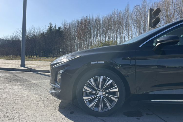 红旗E-QM5 2022款 431km 充电乐享版车身外观6006