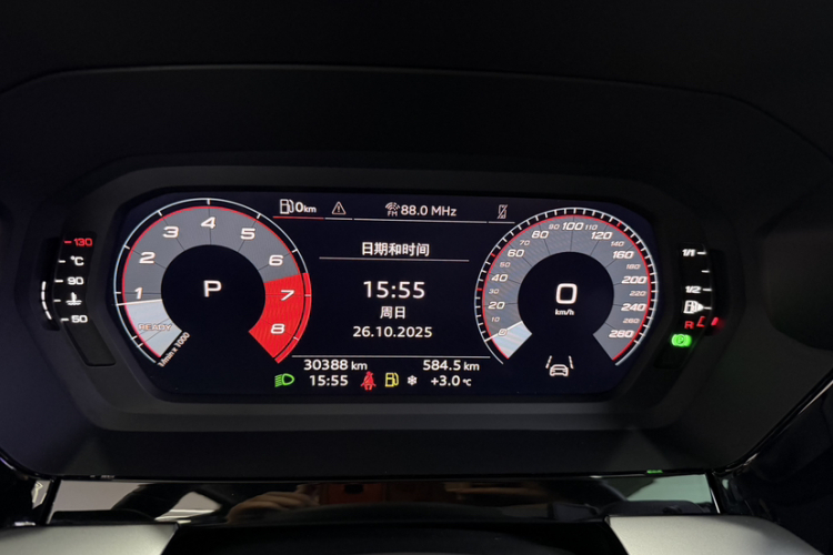 奥迪A3 2024款 A3L Limousine 35 TFSI 时尚运动型中控内饰15