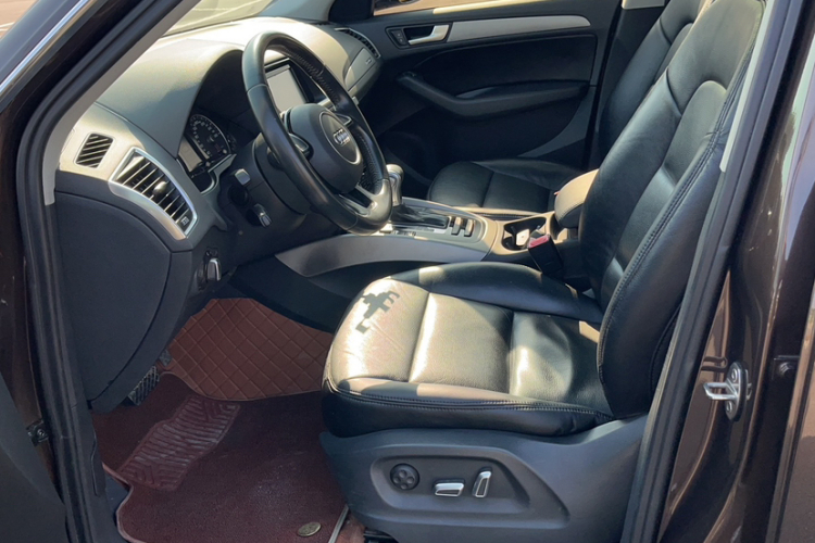 奥迪Q5 2016款 40 TFSI 进取型中控内饰7007