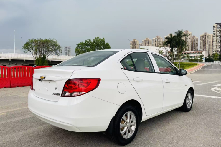 雪佛兰 2015款 赛欧3 1.3L 手动理想版车身外观6004