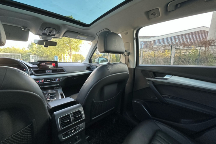 奥迪Q5L 2020款 40 TFSI 荣享时尚型中控内饰7013