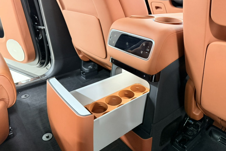 理想汽车 理想L9 2024款 Ultra中控内饰7007