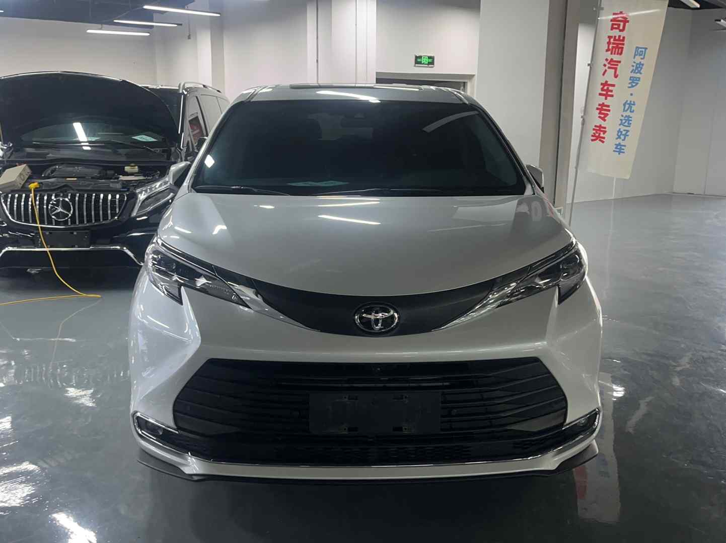 丰田 赛那SIENNA 2024款 2.5L混动 舒适版(2)