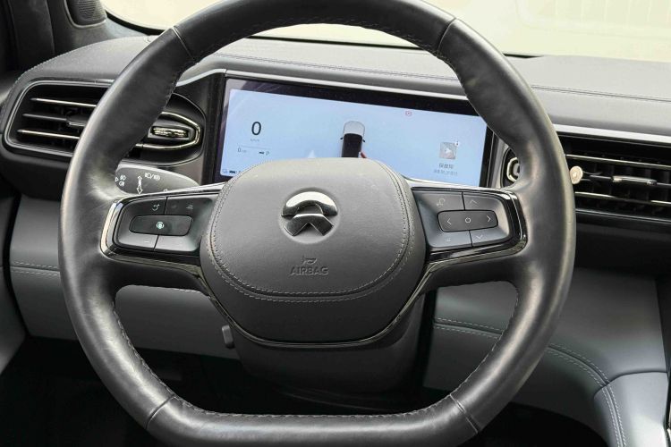 蔚来ES8 2020款 580KM 签名版 六座版中控内饰7010