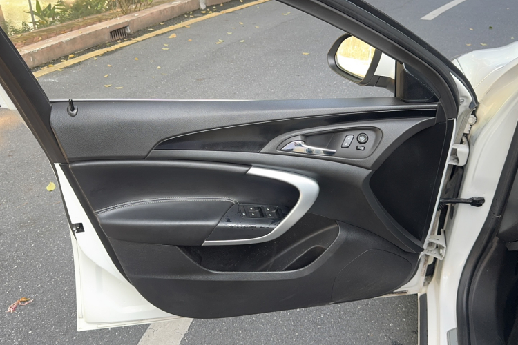 别克 君威 2015款 1.6T 领先技术型中控内饰7005