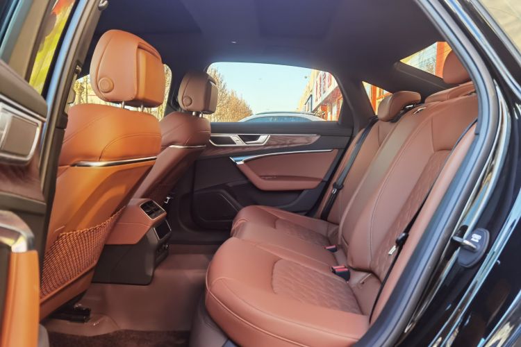 奥迪A6L 2025款 改款 45 TFSI 臻选动感型中控内饰7002